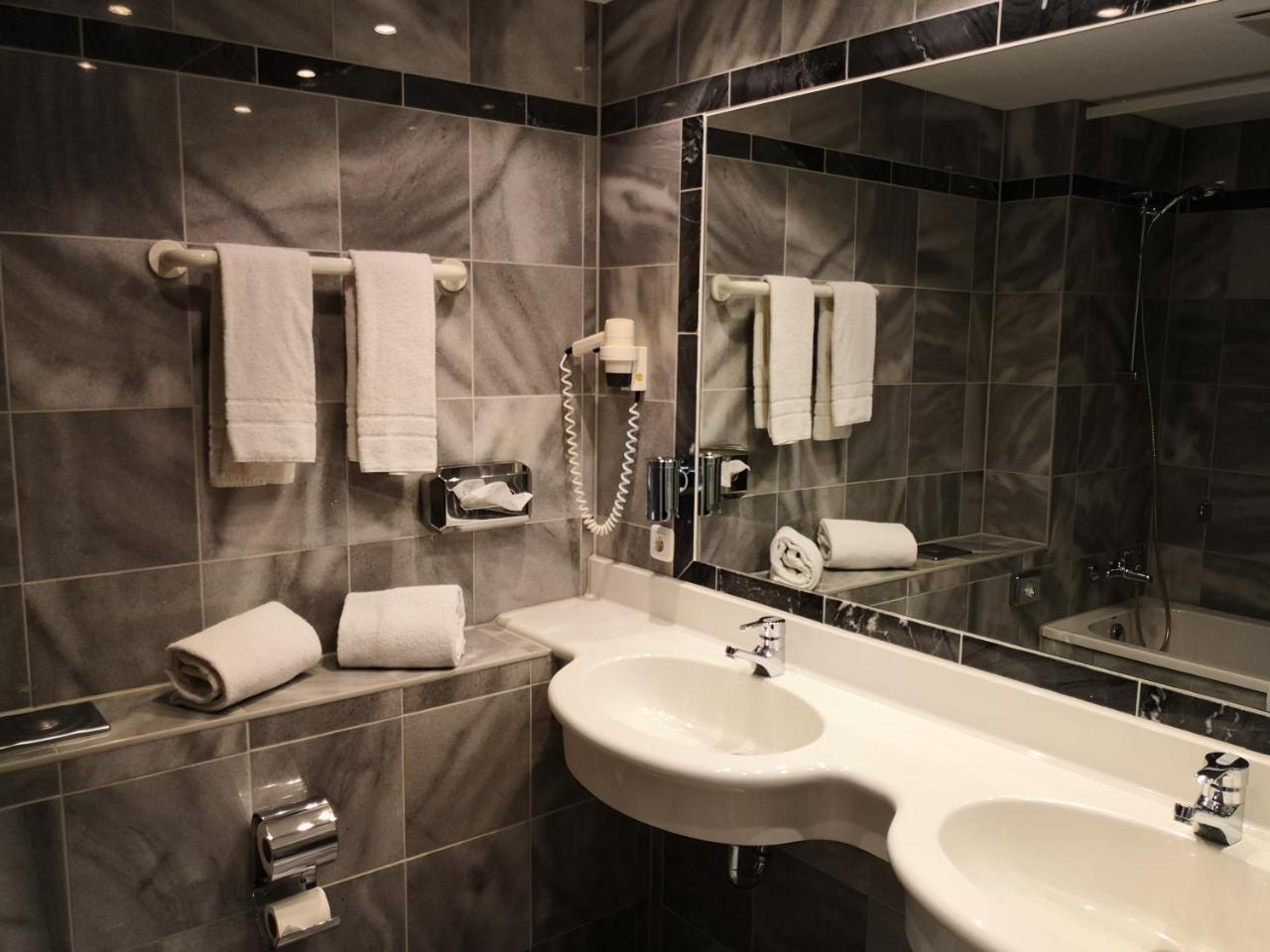 Seehotel Luisenhof Falkenhagen  Ngoại thất bức ảnh
